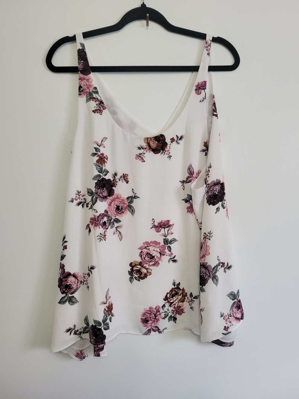 Reitmans White Floral Scoop Neck Camisole with Mauve and Brown Roses